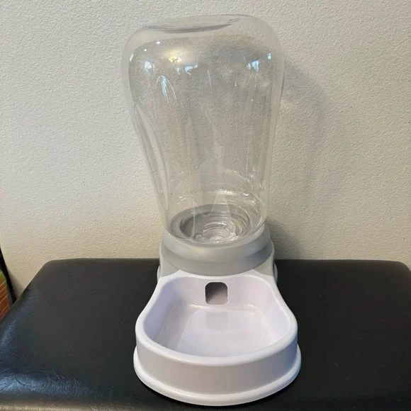 New. Automatic Pet/ Dog Water Bowl Dispenser 1.58 Gallon (6 L) – BPA-Free. Grey. - Picture 7 of 15